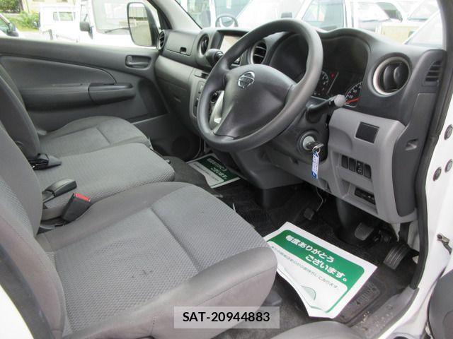 Nissan NV350 Caravan 2015-11 8781496-13