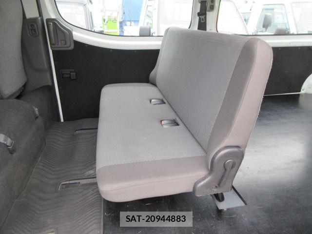 Nissan NV350 Caravan 2015-11 8781496-15