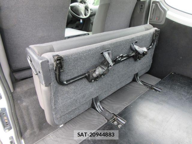 Nissan NV350 Caravan 2015-11 8781496-16