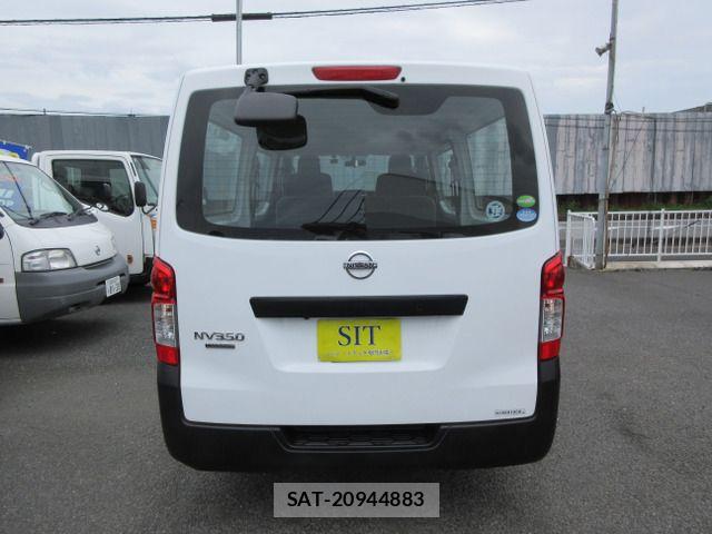 Nissan NV350 Caravan 2015-11 8781496-2