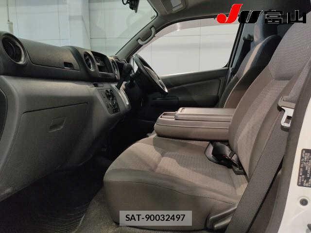 Nissan NV350 Caravan 2020-02 8782931-2