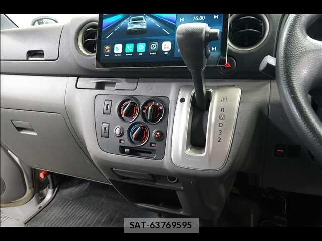 Nissan NV350 Caravan 2016-08 8781497-11