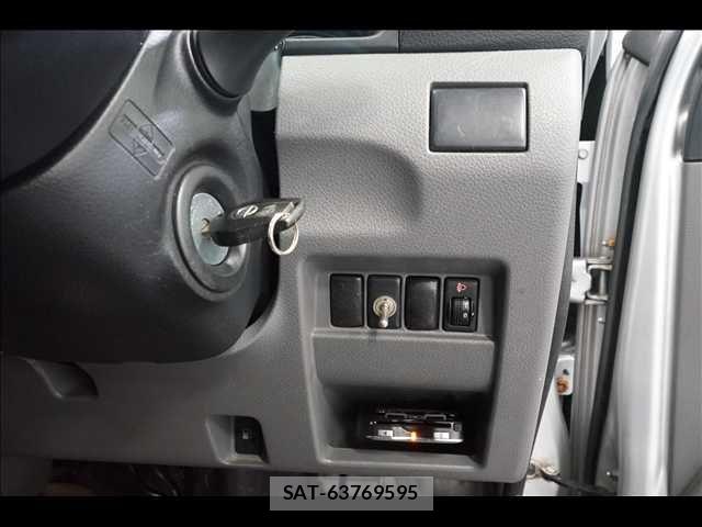 Nissan NV350 Caravan 2016-08 8781497-13