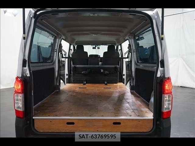 Nissan NV350 Caravan 2016-08 8781497-18