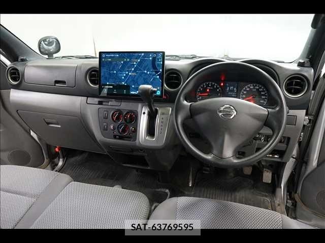 Nissan NV350 Caravan 2016-08 8781497-1