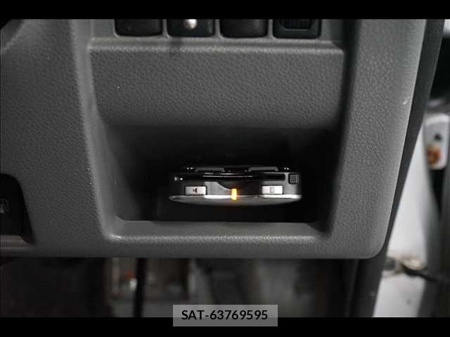 Nissan NV350 Caravan 2016-08 8781497-5