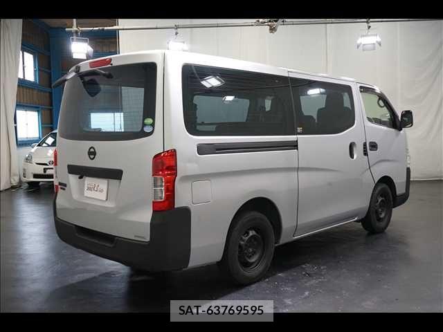 Nissan NV350 Caravan 2016-08 8781497-8