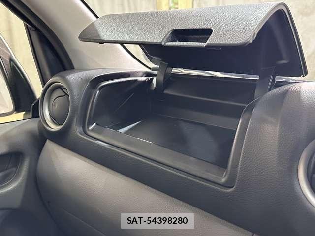 Nissan NV350 Caravan 2021-08 8797020-19