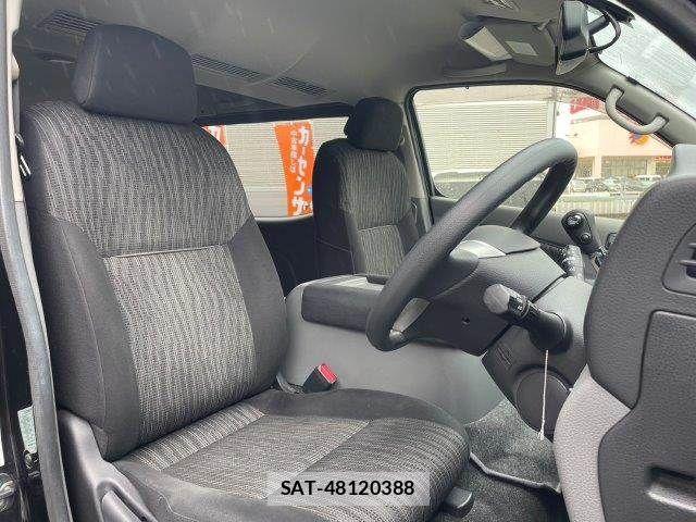 Nissan NV350 Caravan 2021-06 8830928-13