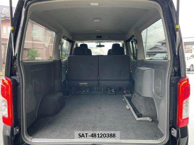 Nissan NV350 Caravan 2021-06 8830928-15