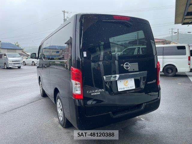 Nissan NV350 Caravan 2021-06 8830928-25