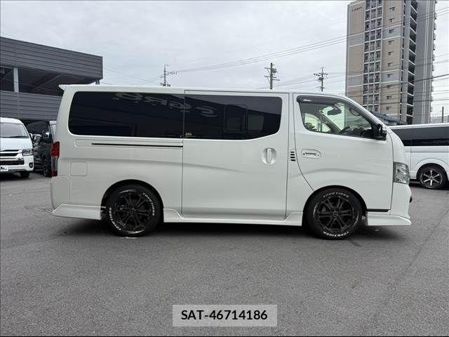 Nissan NV350 Caravan 2017-10 8830927-12