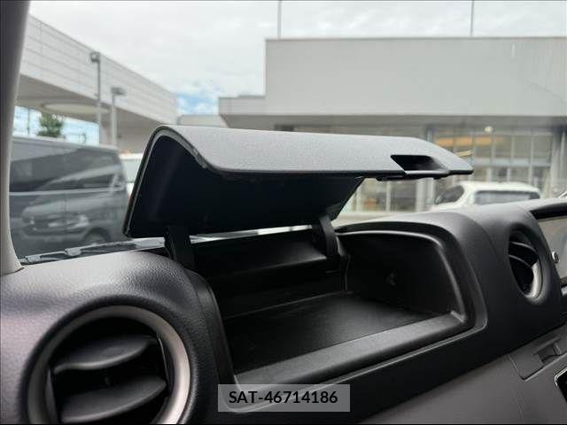 Nissan NV350 Caravan 2017-10 8830927-17