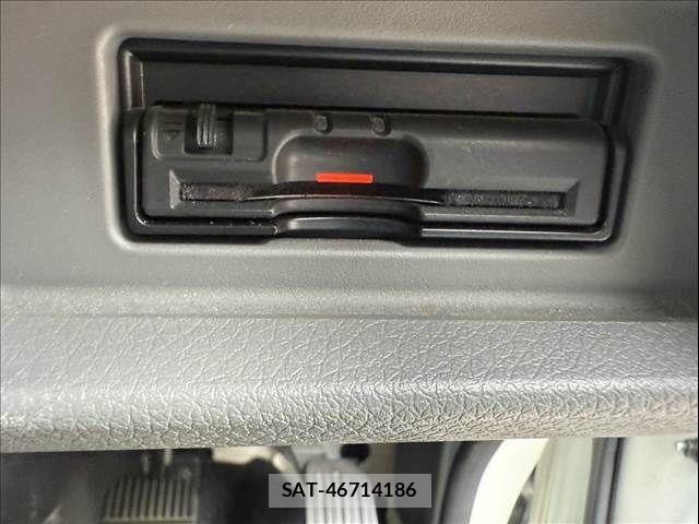 Nissan NV350 Caravan 2017-10 8830927-18