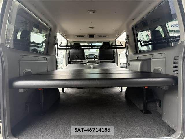 Nissan NV350 Caravan 2017-10 8830927-19