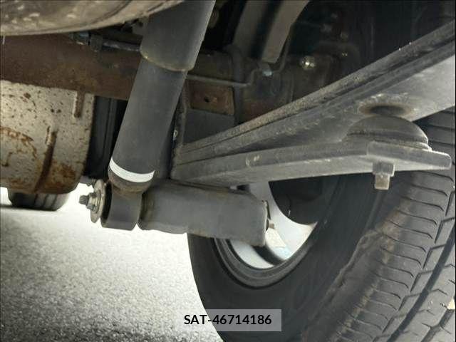 Nissan NV350 Caravan 2017-10 8830927-23