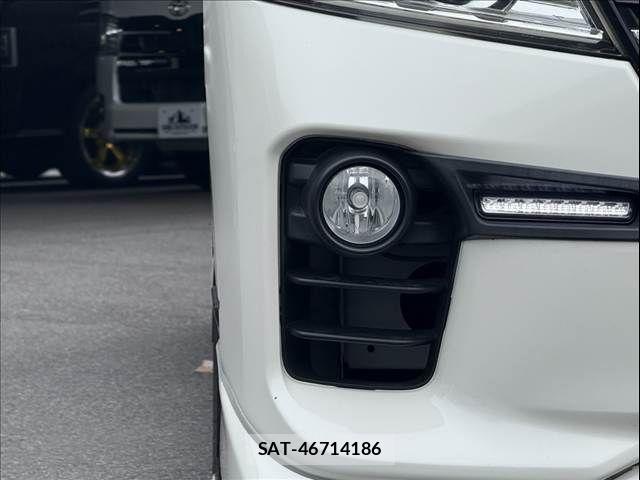 Nissan NV350 Caravan 2017-10 8830927-25
