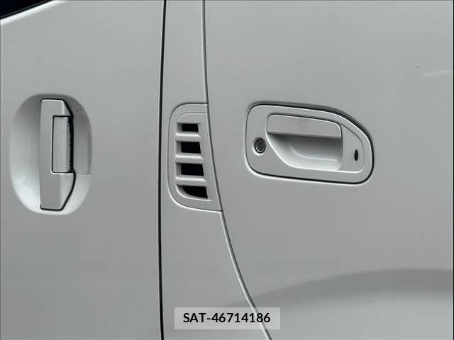 Nissan NV350 Caravan 2017-10 8830927-27