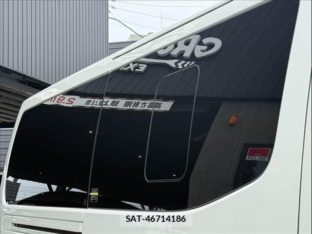 Nissan NV350 Caravan 2017-10 8830927-28