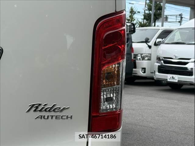 Nissan NV350 Caravan 2017-10 8830927-29