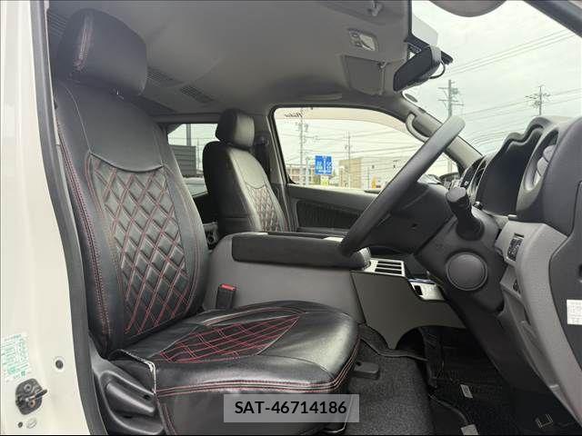 Nissan NV350 Caravan 2017-10 8830927-8