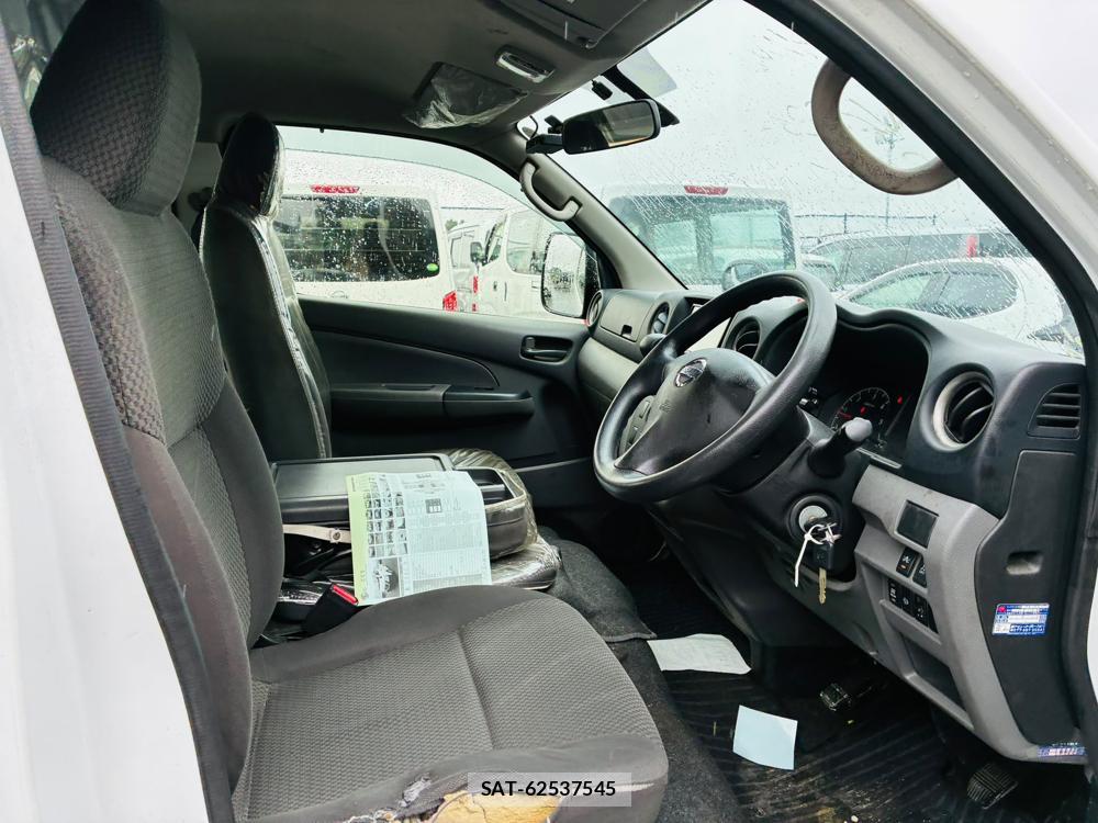Nissan NV350 Caravan 2020-06 7534194-11