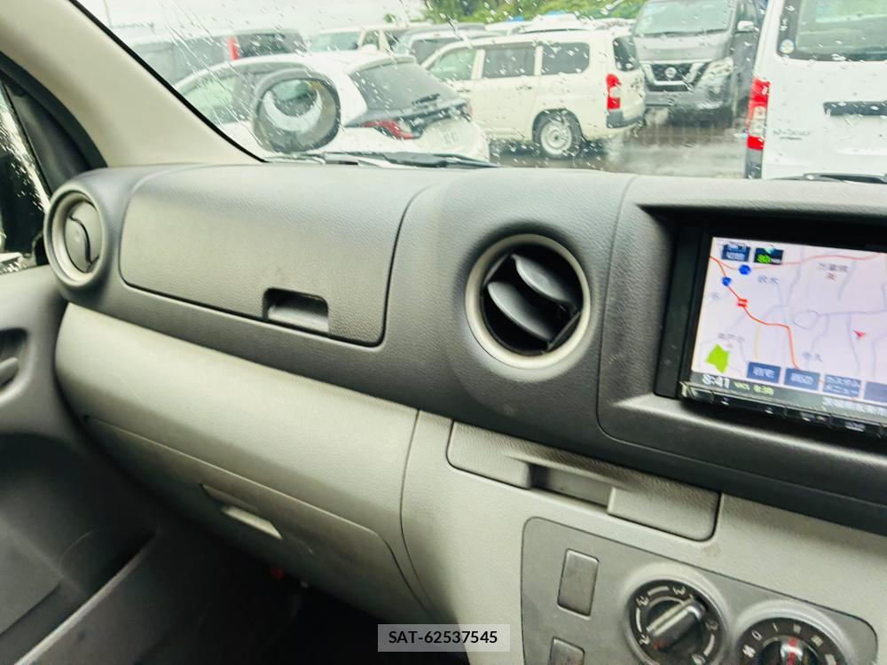 Nissan NV350 Caravan 2020-06 7534194-17