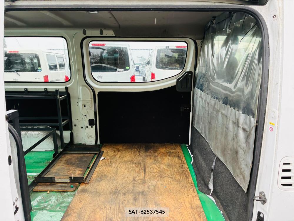 Nissan NV350 Caravan 2020-06 7534194-8