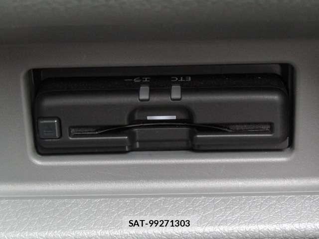 Nissan NV350 Caravan 2021-02 8830929-5