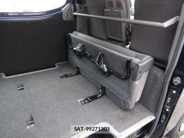 Nissan NV350 Caravan 2021-02 8830929-7