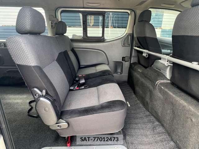 Nissan NV350 Caravan 2014-08 8850268-11