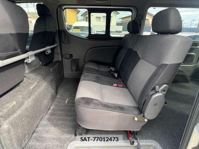 Nissan NV350 Caravan 2014-08 8850268-13