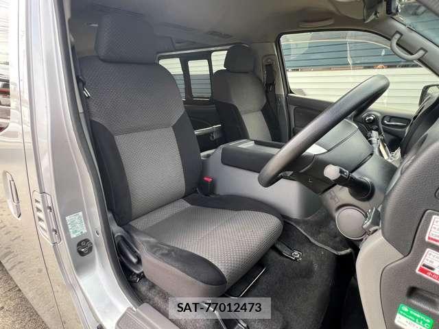 Nissan NV350 Caravan 2014-08 8850268-6
