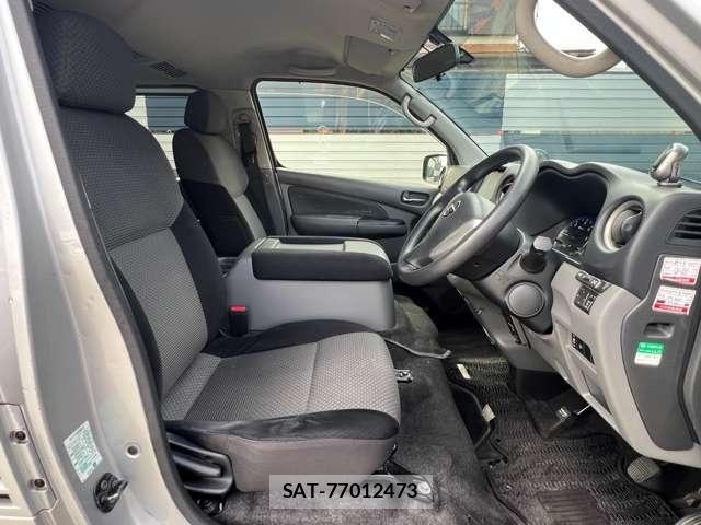 Nissan NV350 Caravan 2014-08 8850268-7