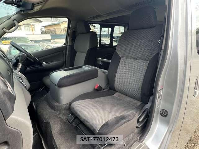 Nissan NV350 Caravan 2014-08 8850268-8