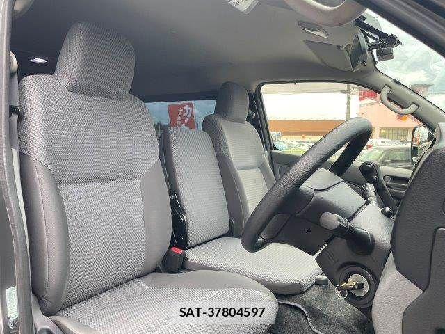Nissan NV350 Caravan 2019-07 8850265-13