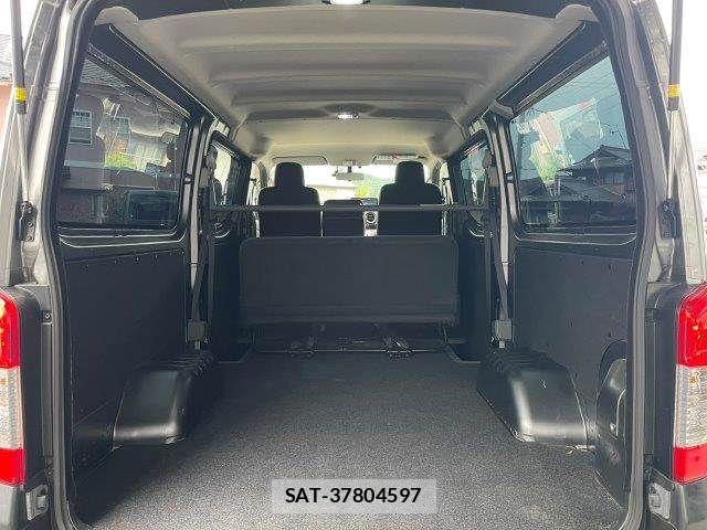 Nissan NV350 Caravan 2019-07 8850265-15