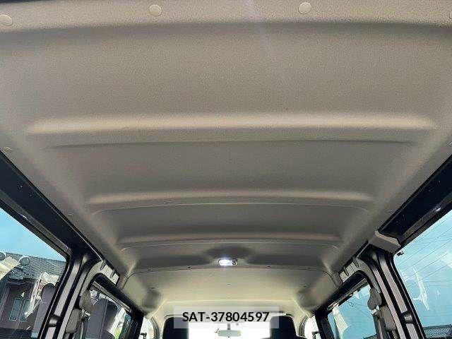 Nissan NV350 Caravan 2019-07 8850265-16