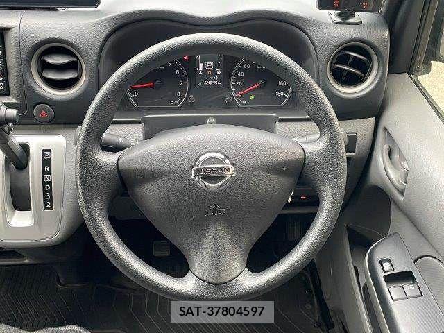 Nissan NV350 Caravan 2019-07 8850265-17