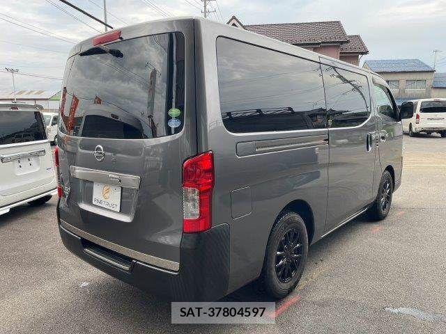 Nissan NV350 Caravan 2019-07 8850265-24