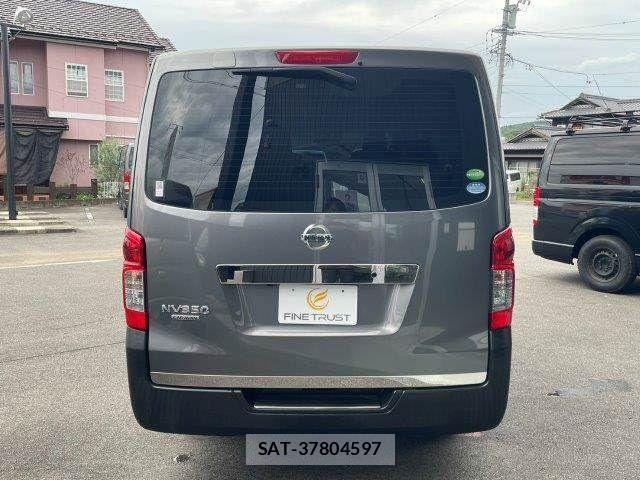 Nissan NV350 Caravan 2019-07 8850265-25