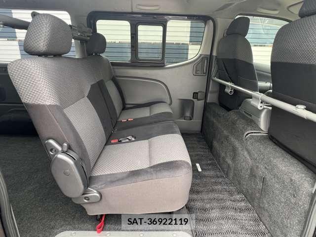 Nissan NV350 Caravan 2013-05 8850267-11