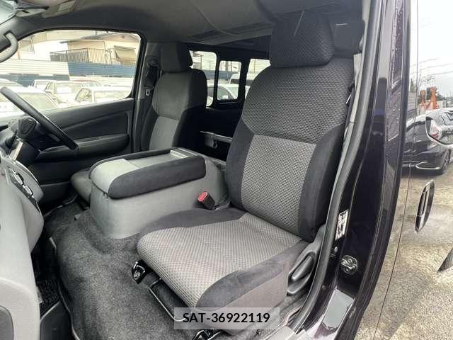 Nissan NV350 Caravan 2013-05 8850267-8