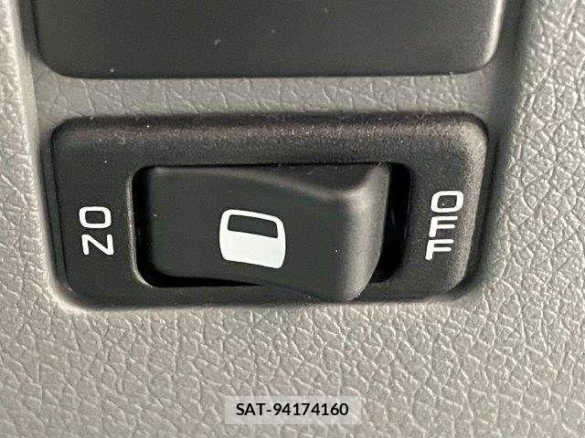 Nissan NV350 Caravan 2020-09 8850264-11