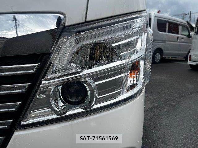 Nissan NV350 Caravan 2019-03 8850266-10