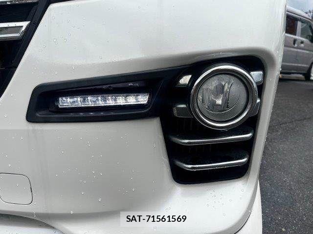 Nissan NV350 Caravan 2019-03 8850266-11
