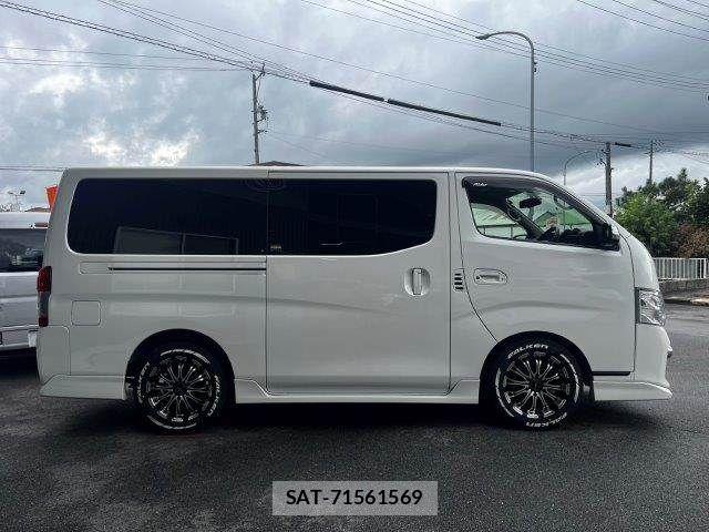 Nissan NV350 Caravan 2019-03 8850266-15