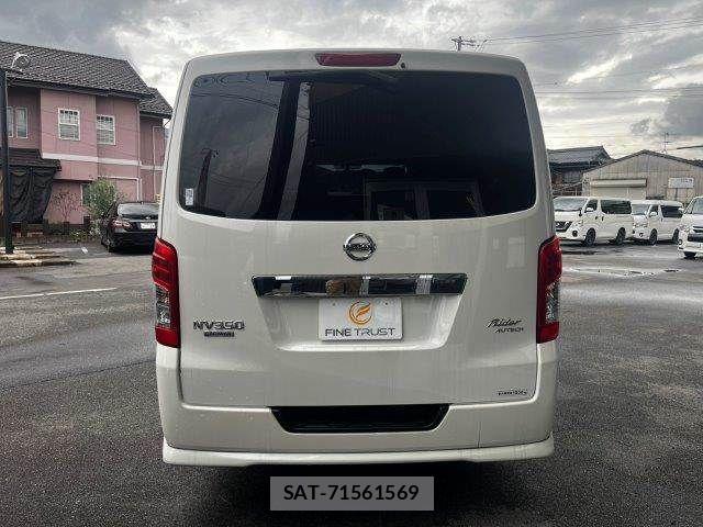 Nissan NV350 Caravan 2019-03 8850266-17