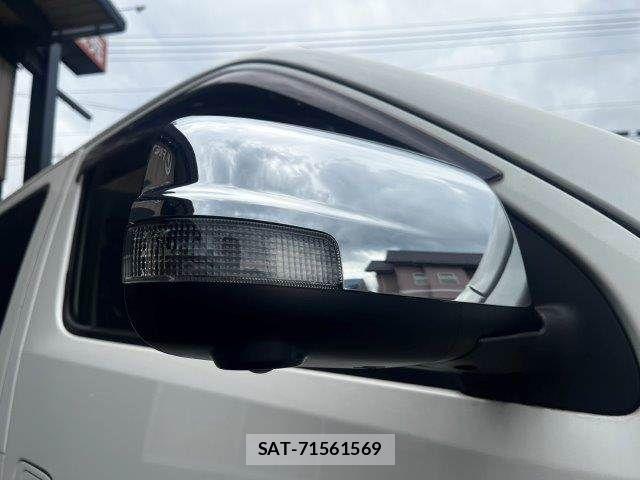 Nissan NV350 Caravan 2019-03 8850266-20