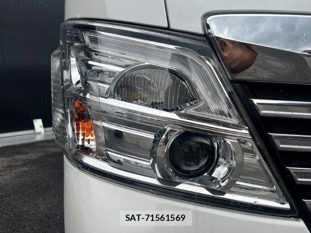 Nissan NV350 Caravan 2019-03 8850266-24
